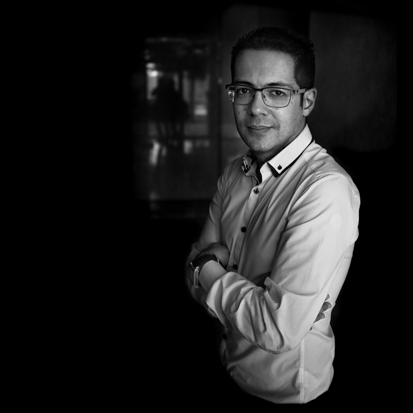 Alberto Cerezuela presenta su primera novela.