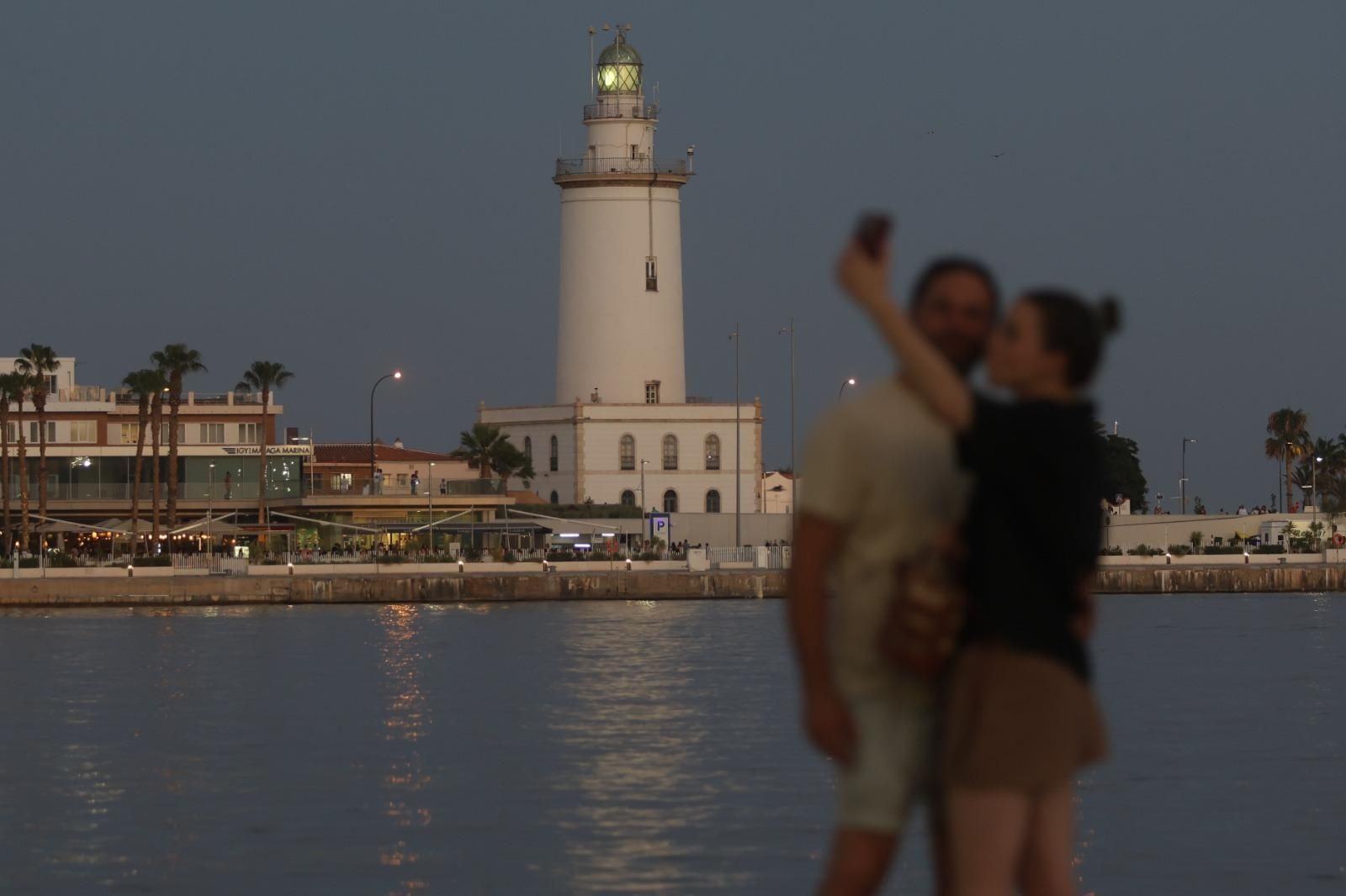 La Farola de Málaga, que es BIC, en fotos