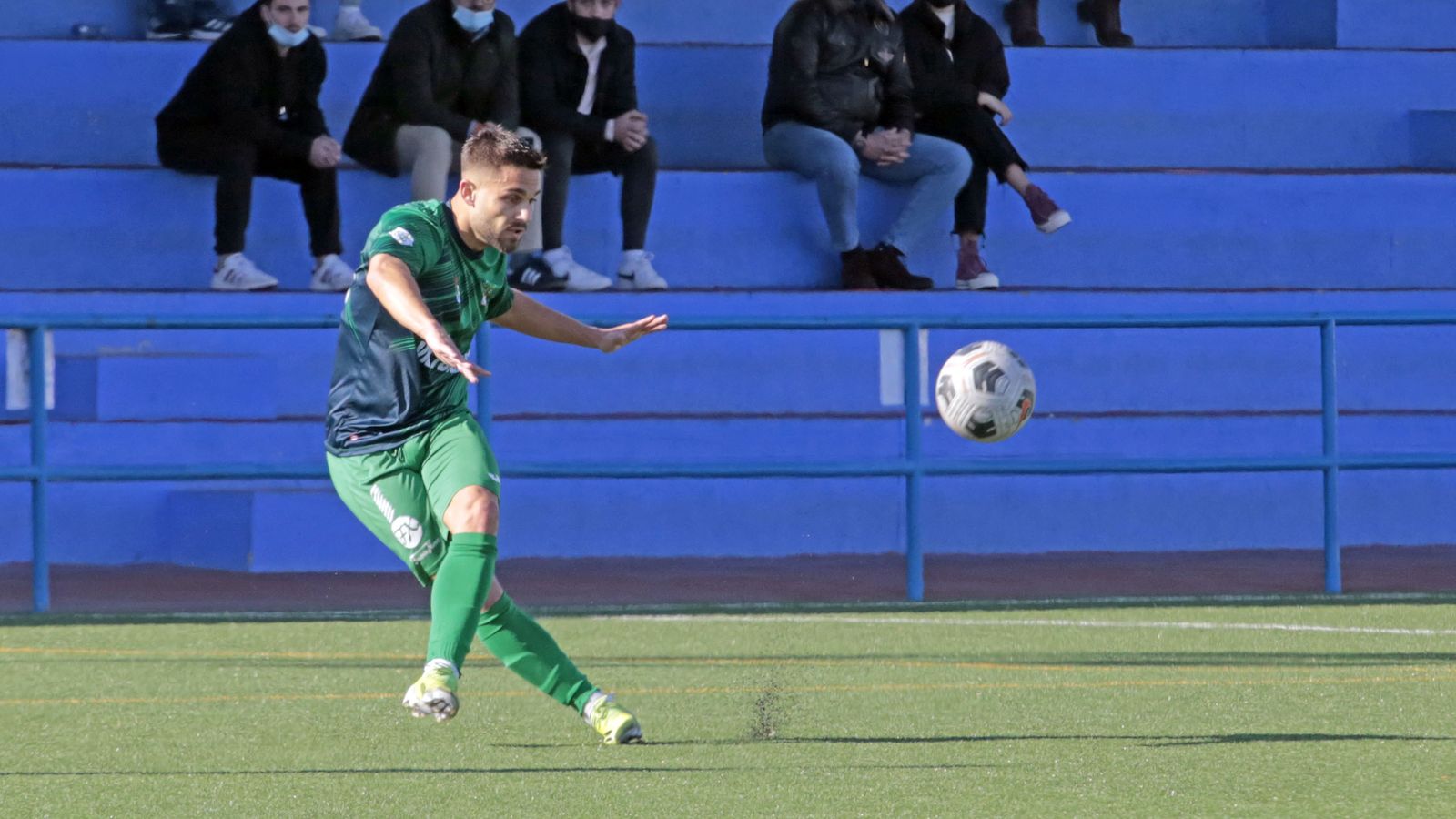 Adri se iba a perder el partido en Montilla por cinco amarillas.