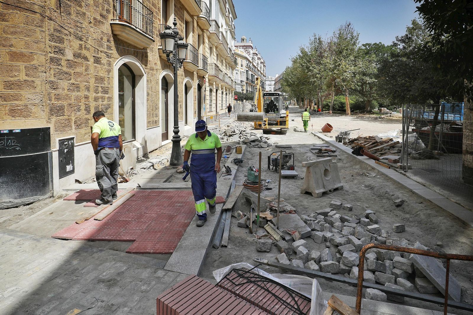Imágenes de las obras e la plaza de España en Cádiz