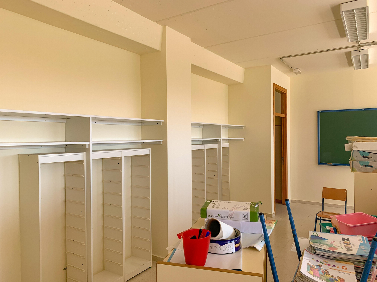 Los trabajos de pintura en un colegio de Benalmádena.