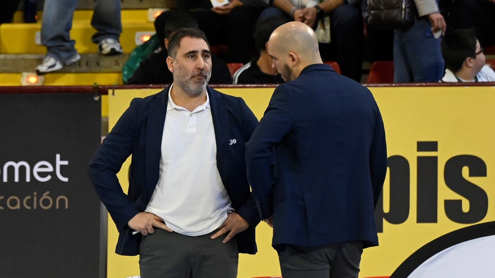 Gonzalo Rodríguez dialoga con Nacho Pastor durante un encuentro.