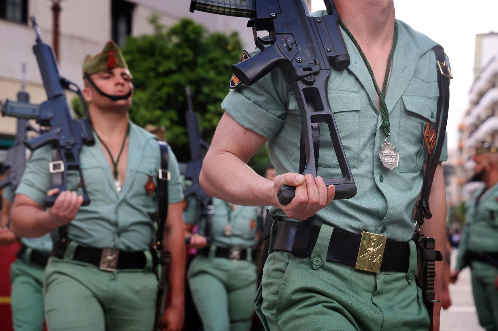 Sábado de Pasión: Imágenes de la procesión del Cristo de la Vera+Cruz portado por el Grupo de Caballería Ligero Acorazado 'Reyes Católicos' II de la Legión de Ronda