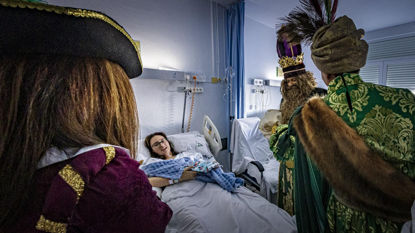 Las imágenes de SS.MM. los Reyes Magos en Cádiz: Visitas y cabalgata