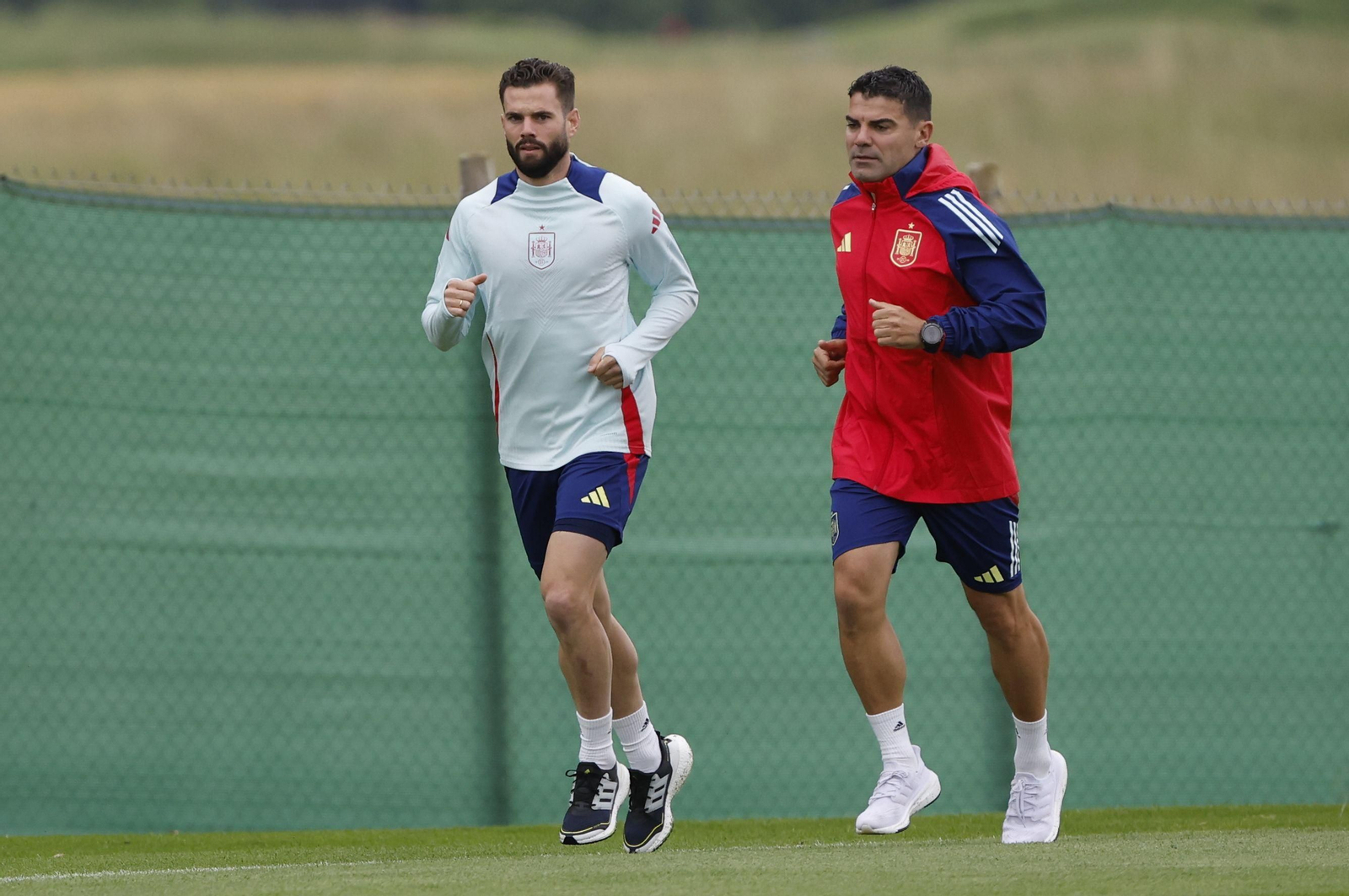 Nacho ejercitándose en solitario en el entrenamiento de este domingo. Nacho ejercitándose en solitario en el entrenamiento de este domingo.