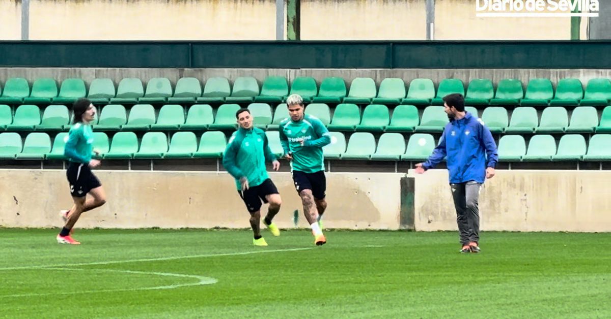Cucho Hernández trabaja con balón al margen del grupo
