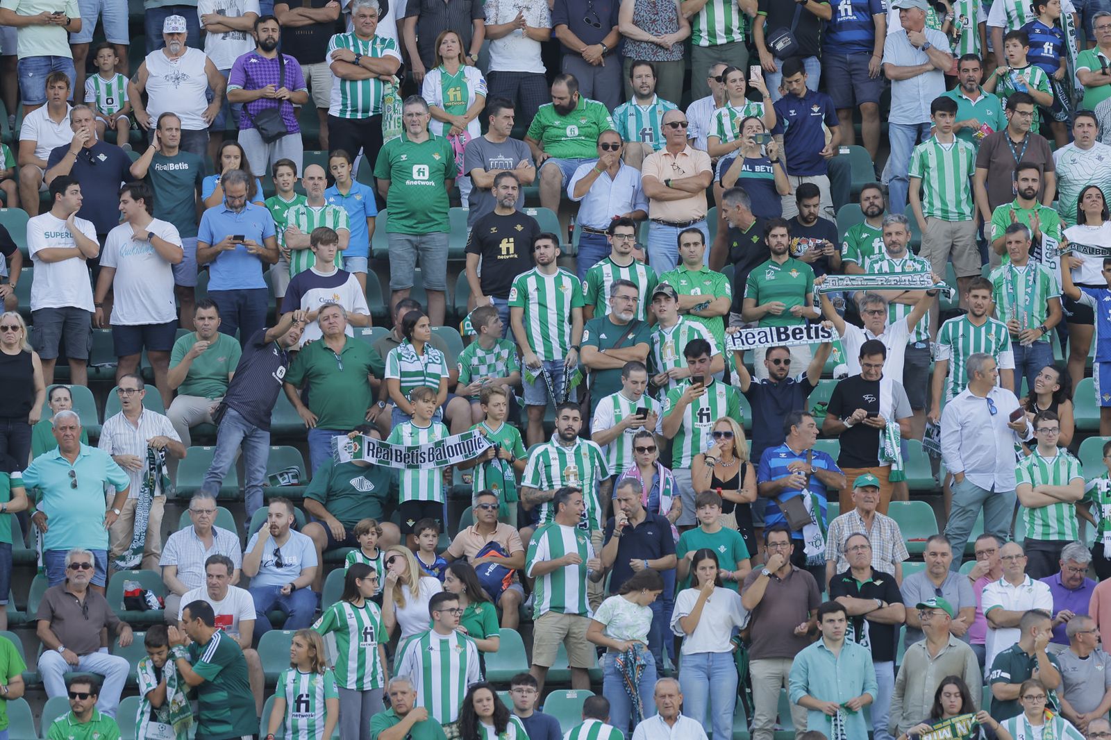 Búscate en la fotos del Betis-Sparta