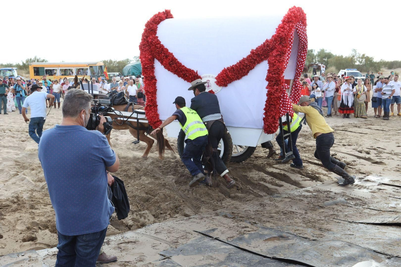 Imágenes del embarque de la Hermadad del Rocío de Jerez
