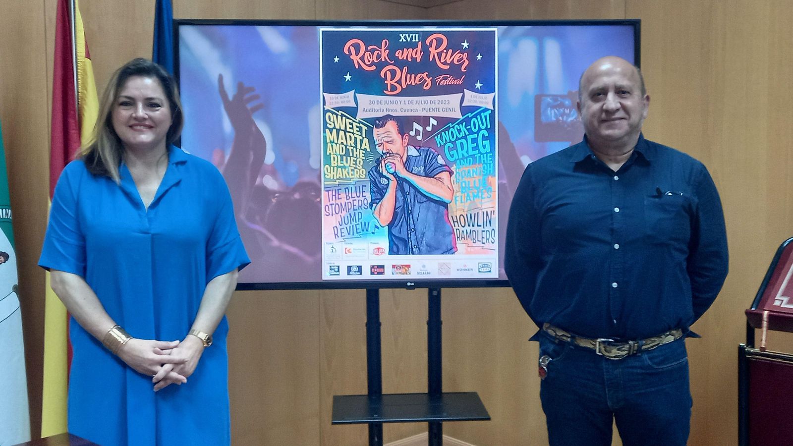 Eva Torres, concejala de Cultura en funciones de Puente Genil, y Joaquín Rodríguez, organizador del Festival. Eva Torres, concejala de Cultura en funciones de Puente Genil, y Joaquín Rodríguez, organizador del Festival.