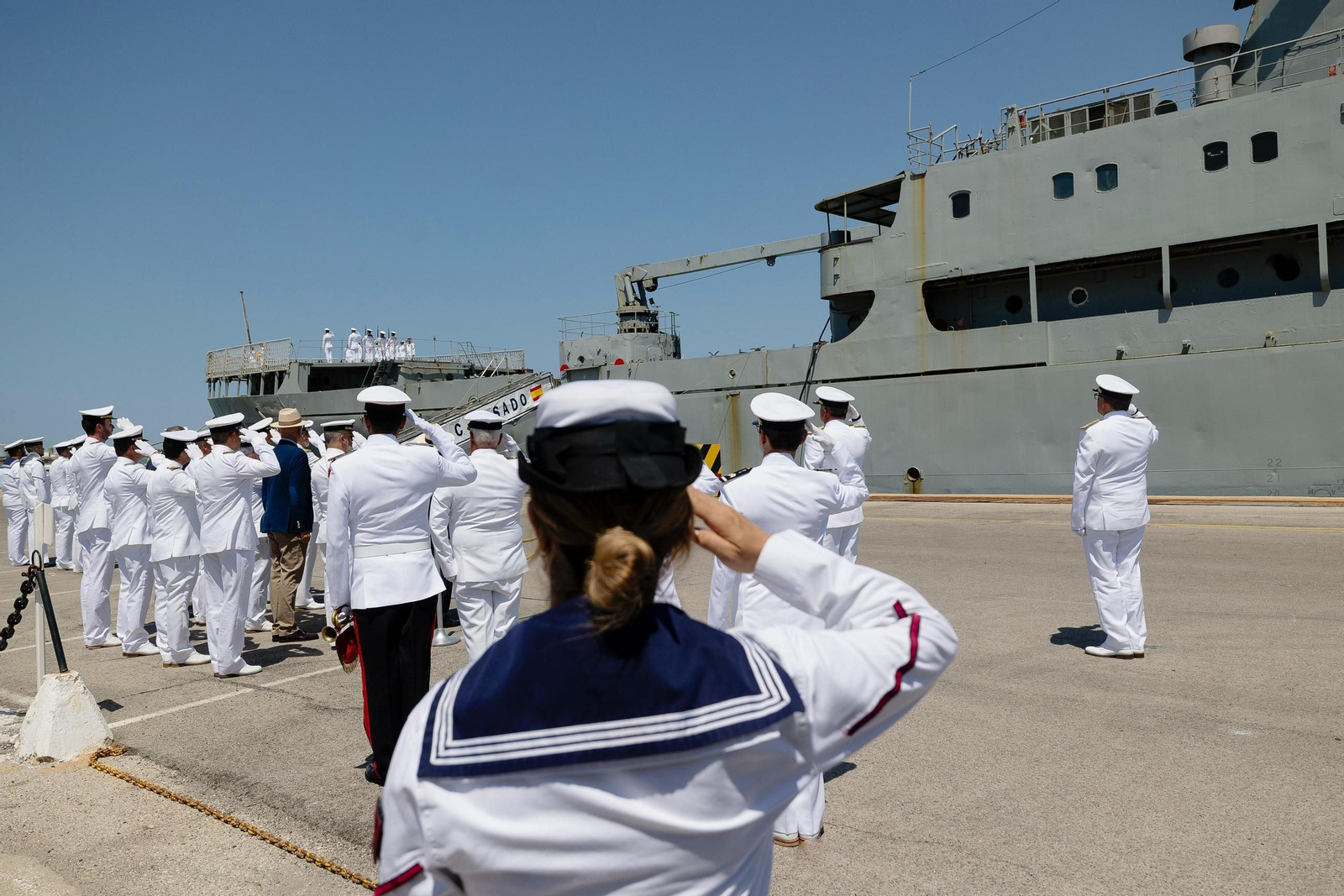 Las imagenes del acto de baja oficial del buque 'Contramaestre Casado' de la Armada