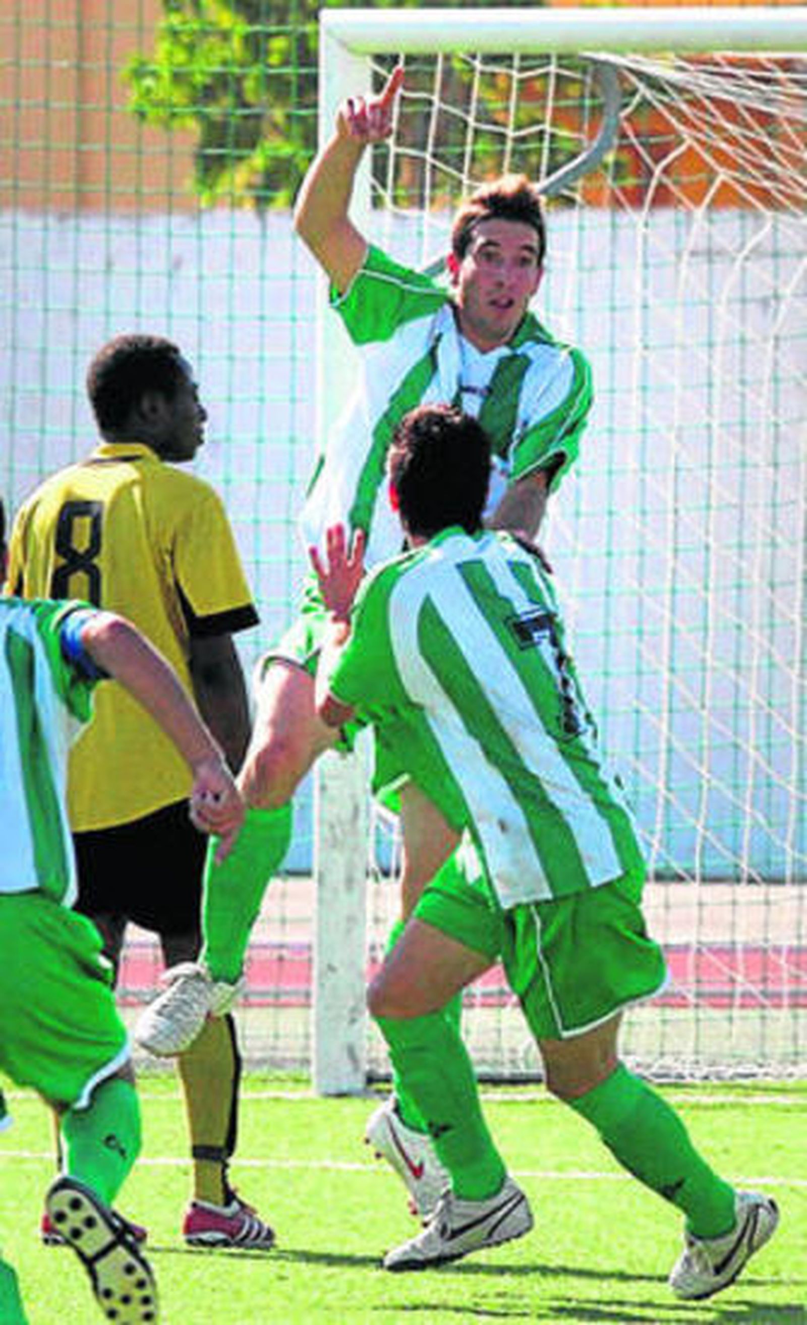 El Atarfe 'aplastó' por 4-1 al San Isidro en la primera vuelta.