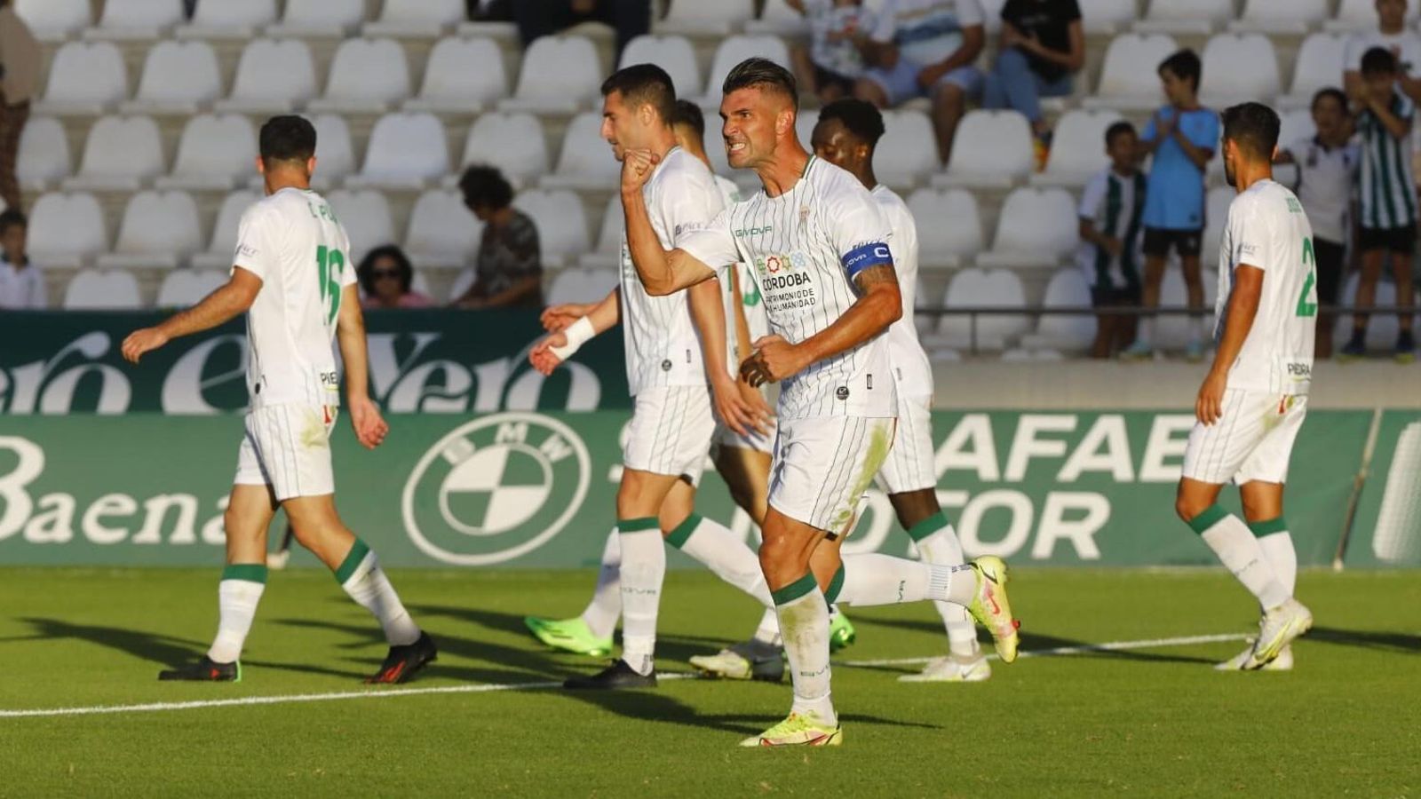 Willy Ledesma celebra con rabia el tanto definitivo del Córdoba CF ante el Algeciras.
