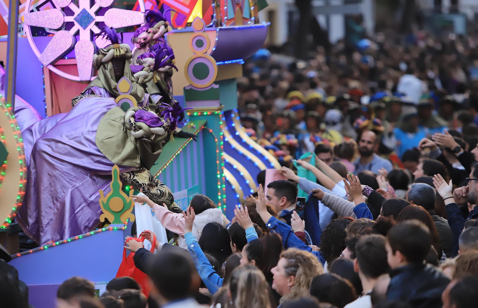 Imágenes de la Cabalgata de los Reyes Magos de Jerez 2025