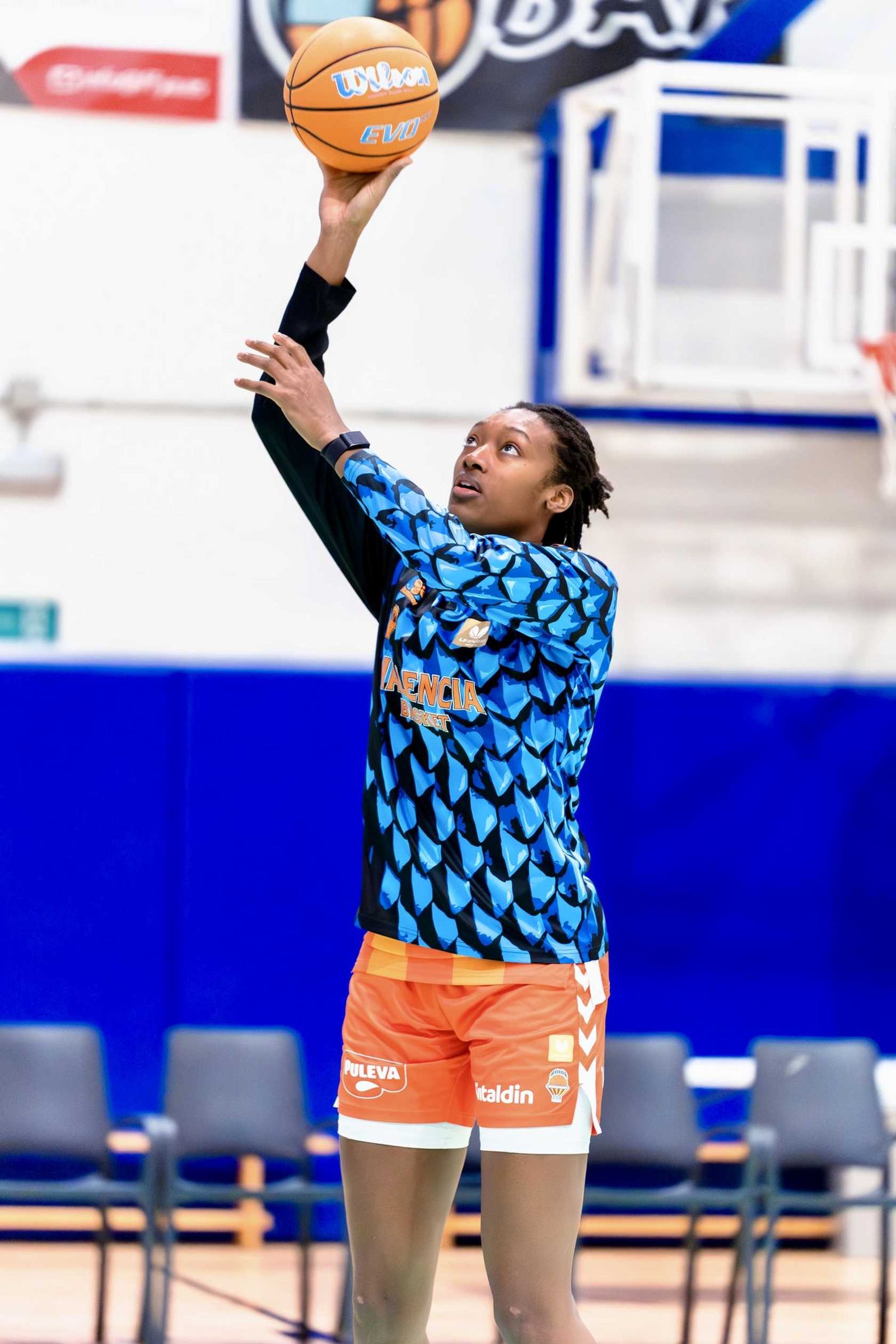 Apoteosis en Estepona; cae el campeón Valencia (67-66)