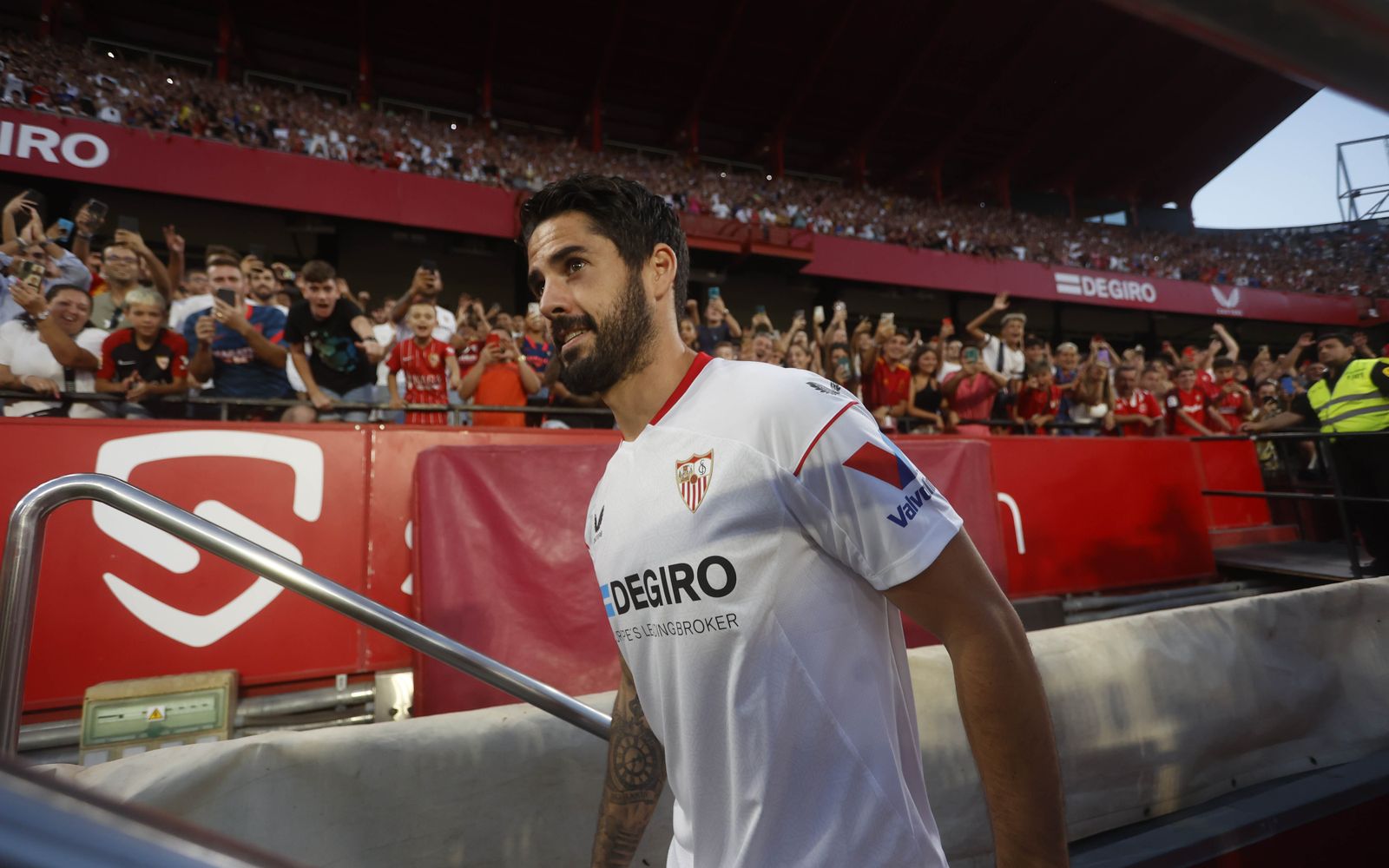 Las imágenes de la presentación de Isco en el Sánchez Pizjuán