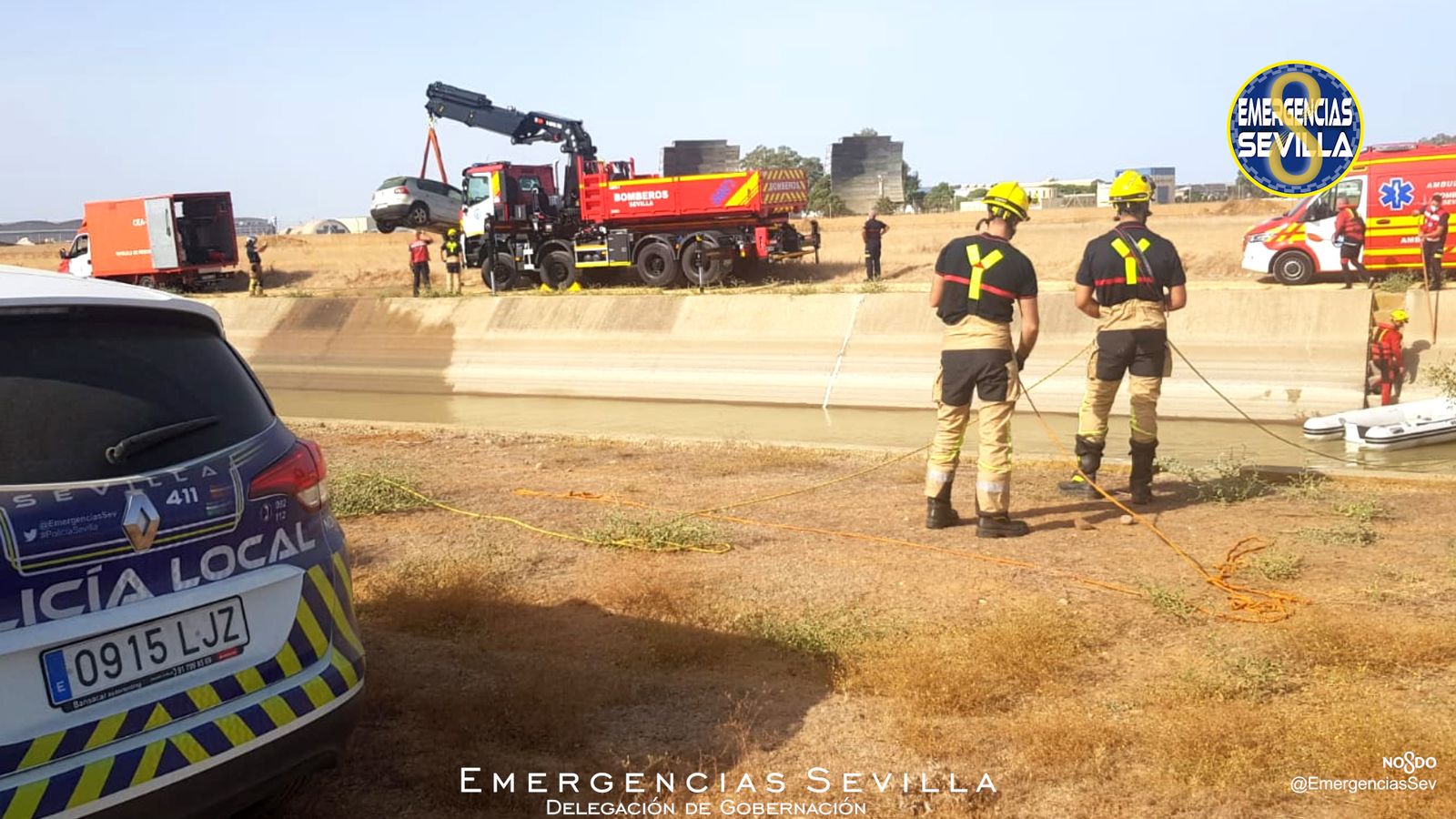 Coche robado sacado del canal de Torreblanca, el pasado fin de semana.