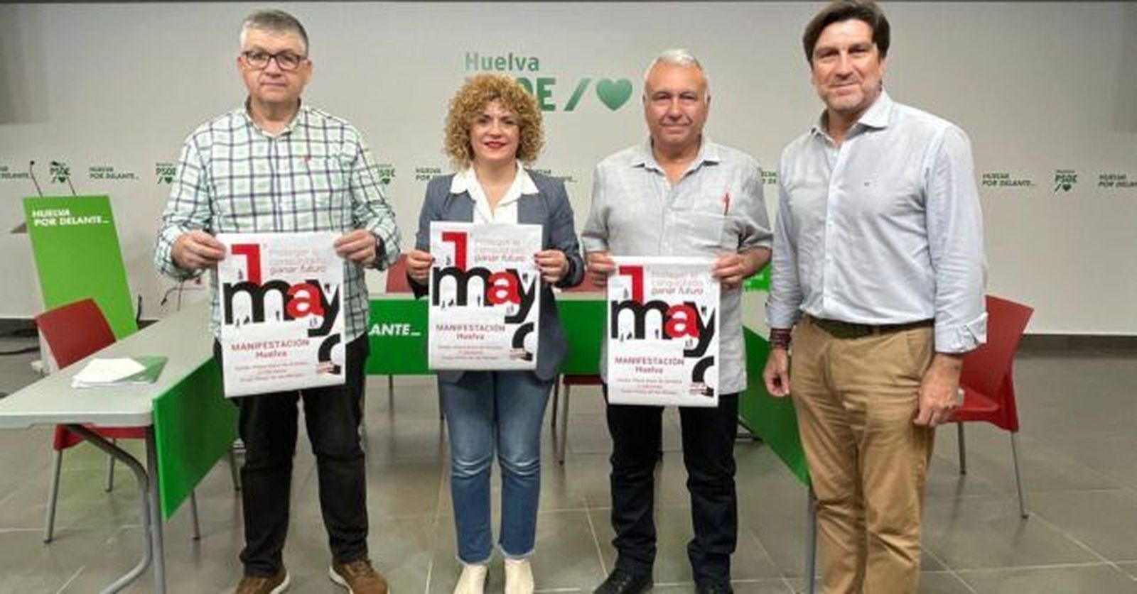 María Eugenia Limón y Enrique Gaviño junto a representantes sindicales