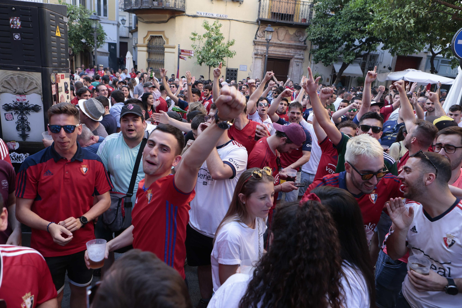 Búscate en las fotos de la afición de Osasuna en Sevilla en la final de la Copa del Rey