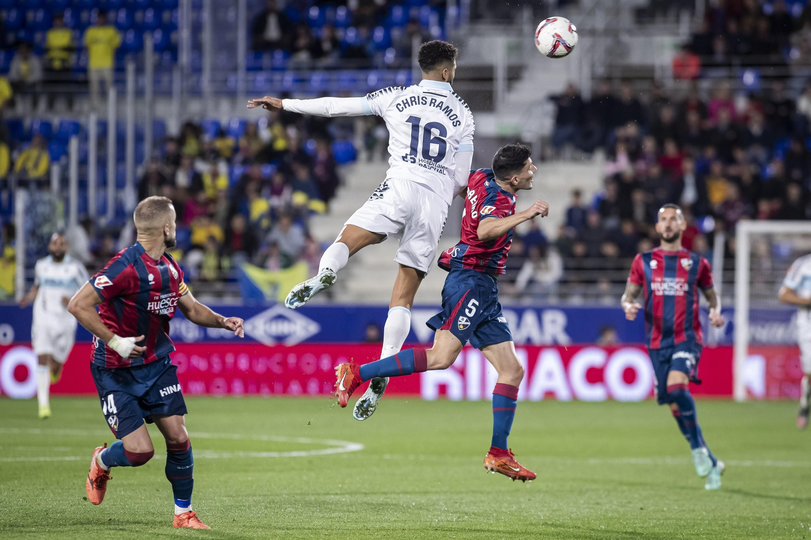 Las imágenes del partido entre el Huesca y el Cádiz C.F