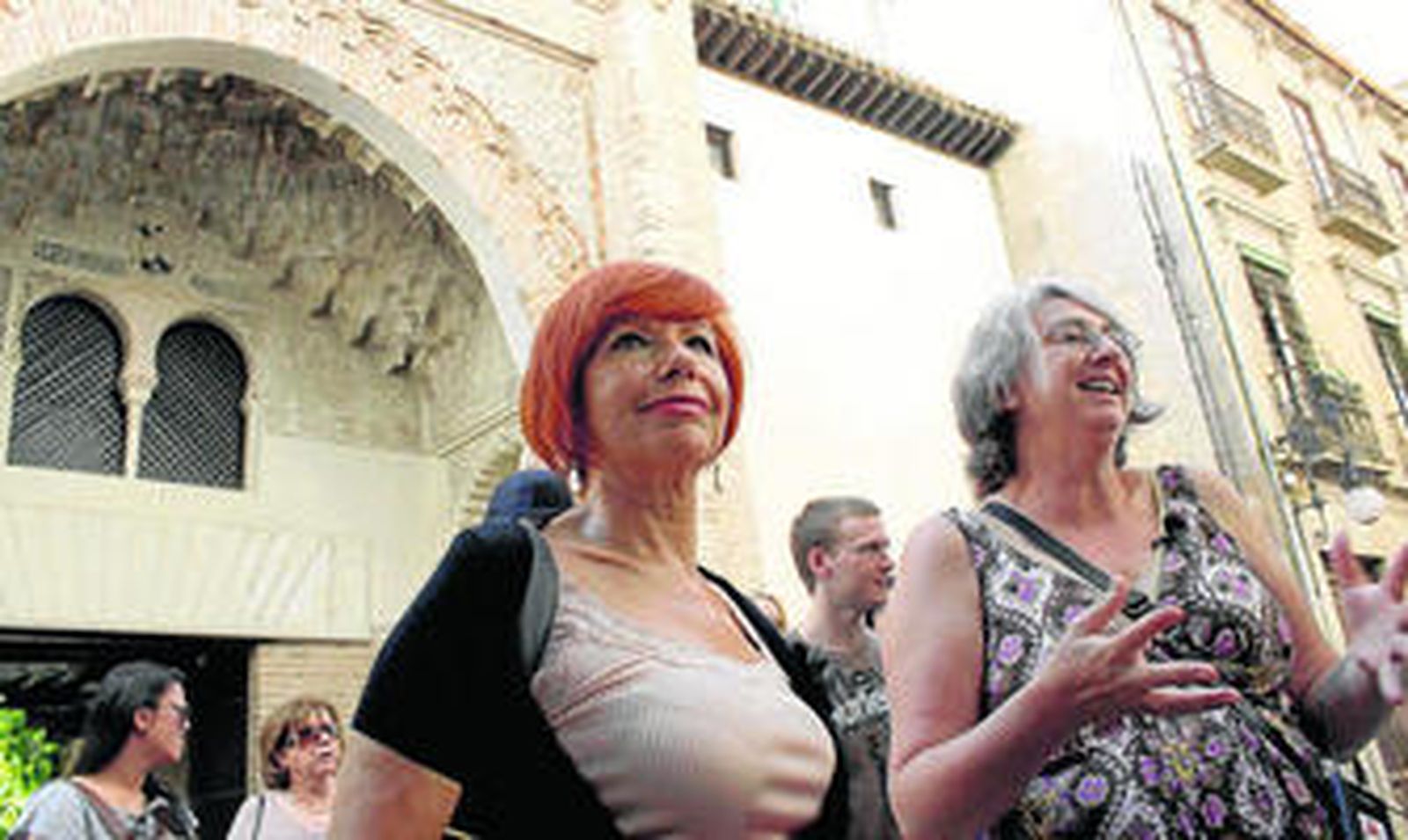 Paca Pleguezuelos y María Angustias García Valdecasas recorrieron ayer parte del itinerario de la visita.