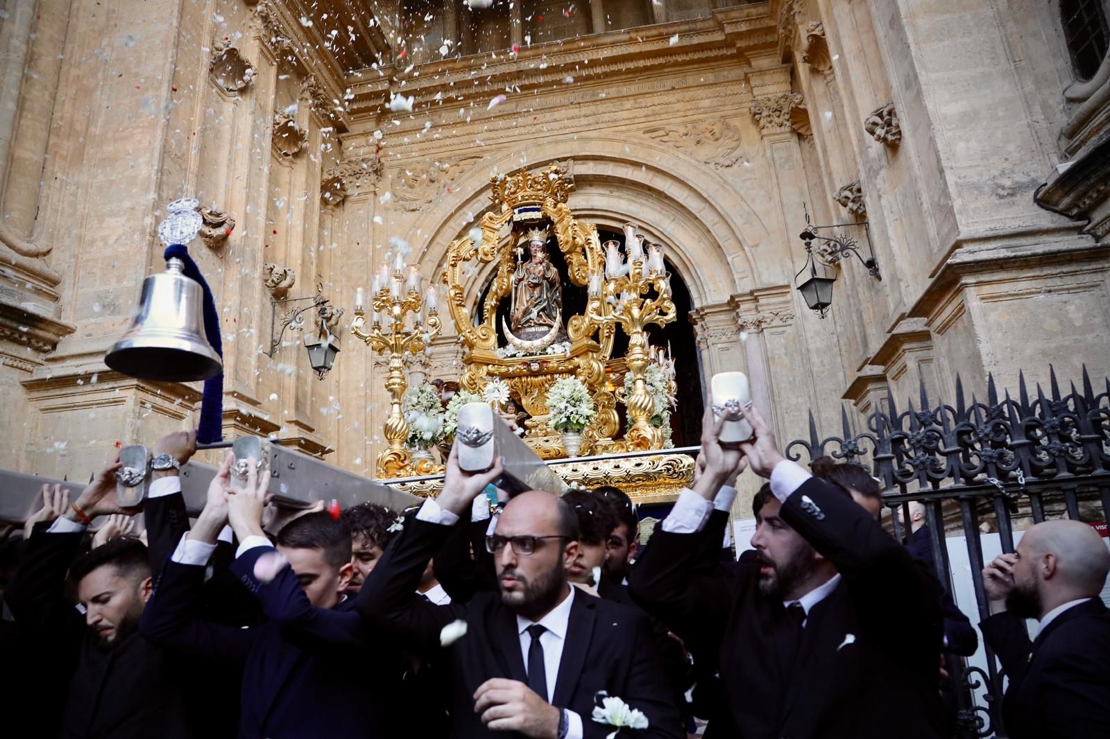 La procesión de la Virgen de la Victoria de Málaga, en imágenes
