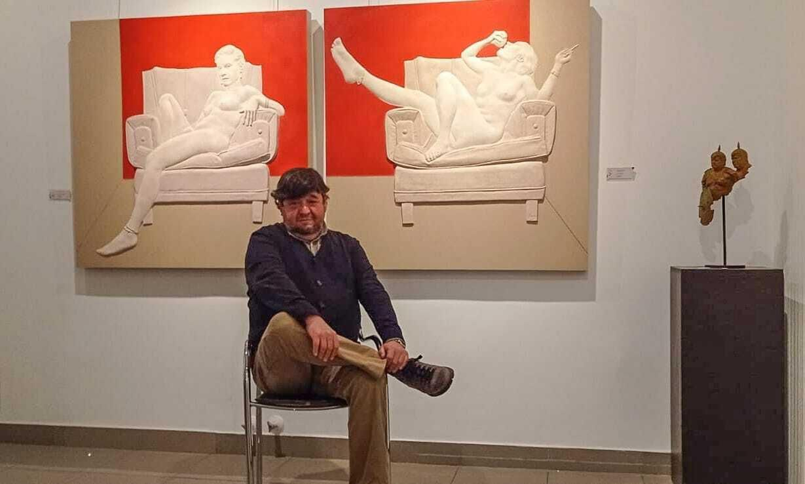 El escultor cordobés José Manuel Belmonte en su exposición en la galería Xerión.