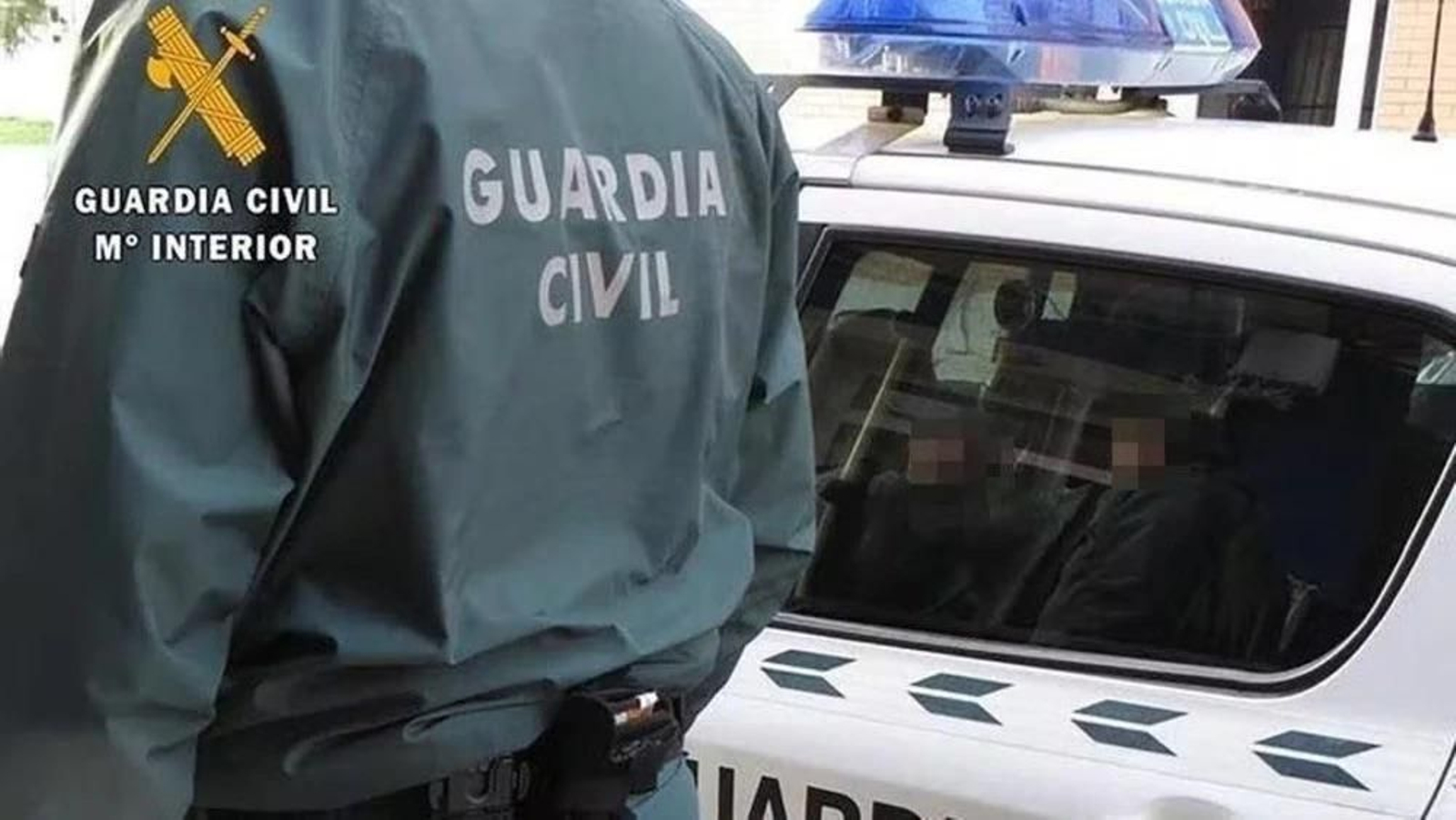 Agente de la Guardia Civil durante una operación. Agente de la Guardia Civil durante una operación.