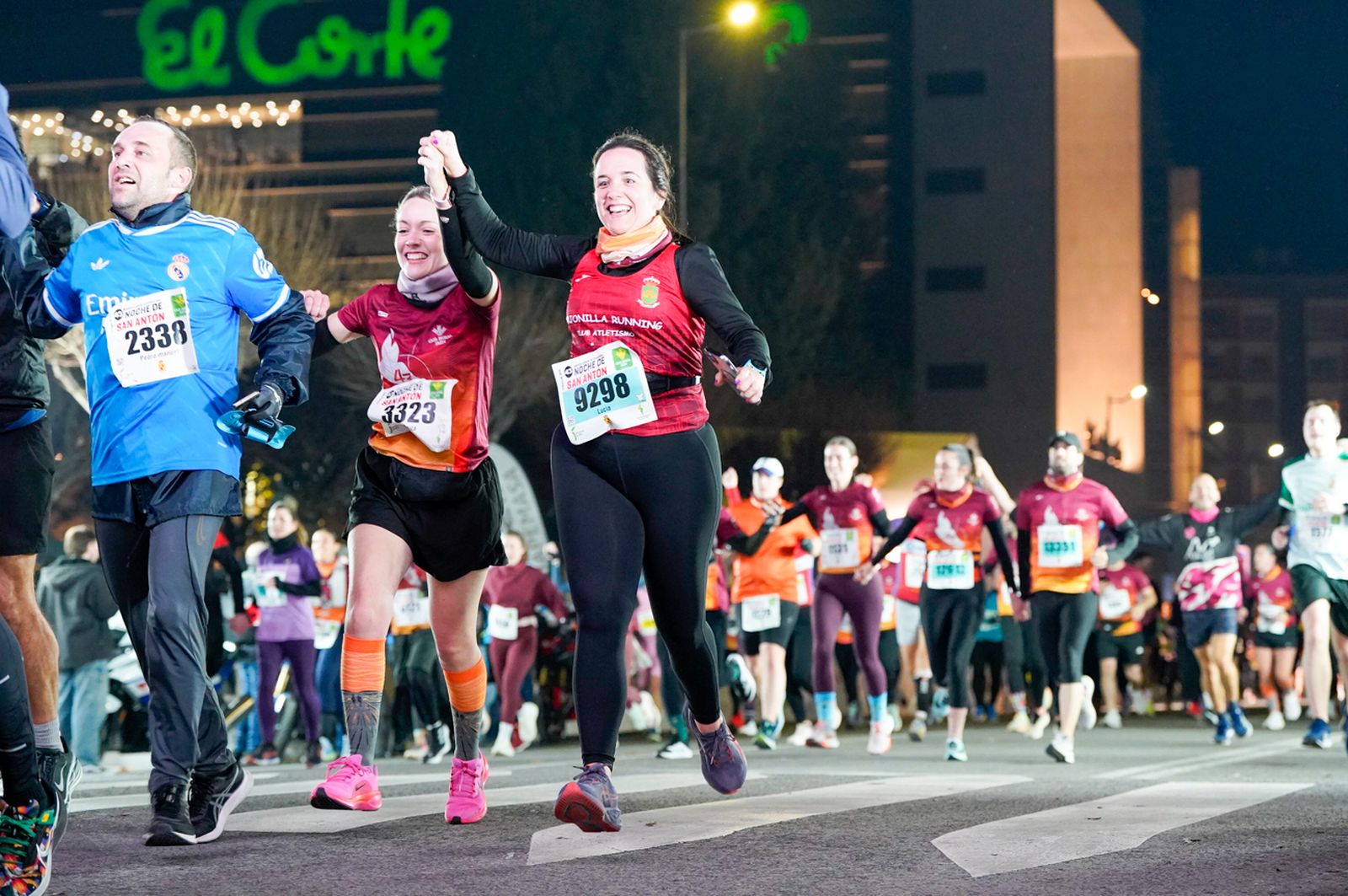 En imágenes: búscate en tu llegada a meta de la Carrera de San Antón 2026 (20)