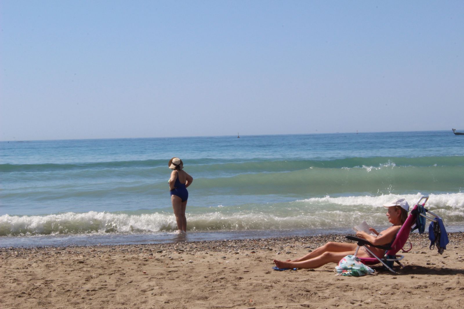 Fotos de las playas de Marbella, con los primeros bañistas de la fase 2
