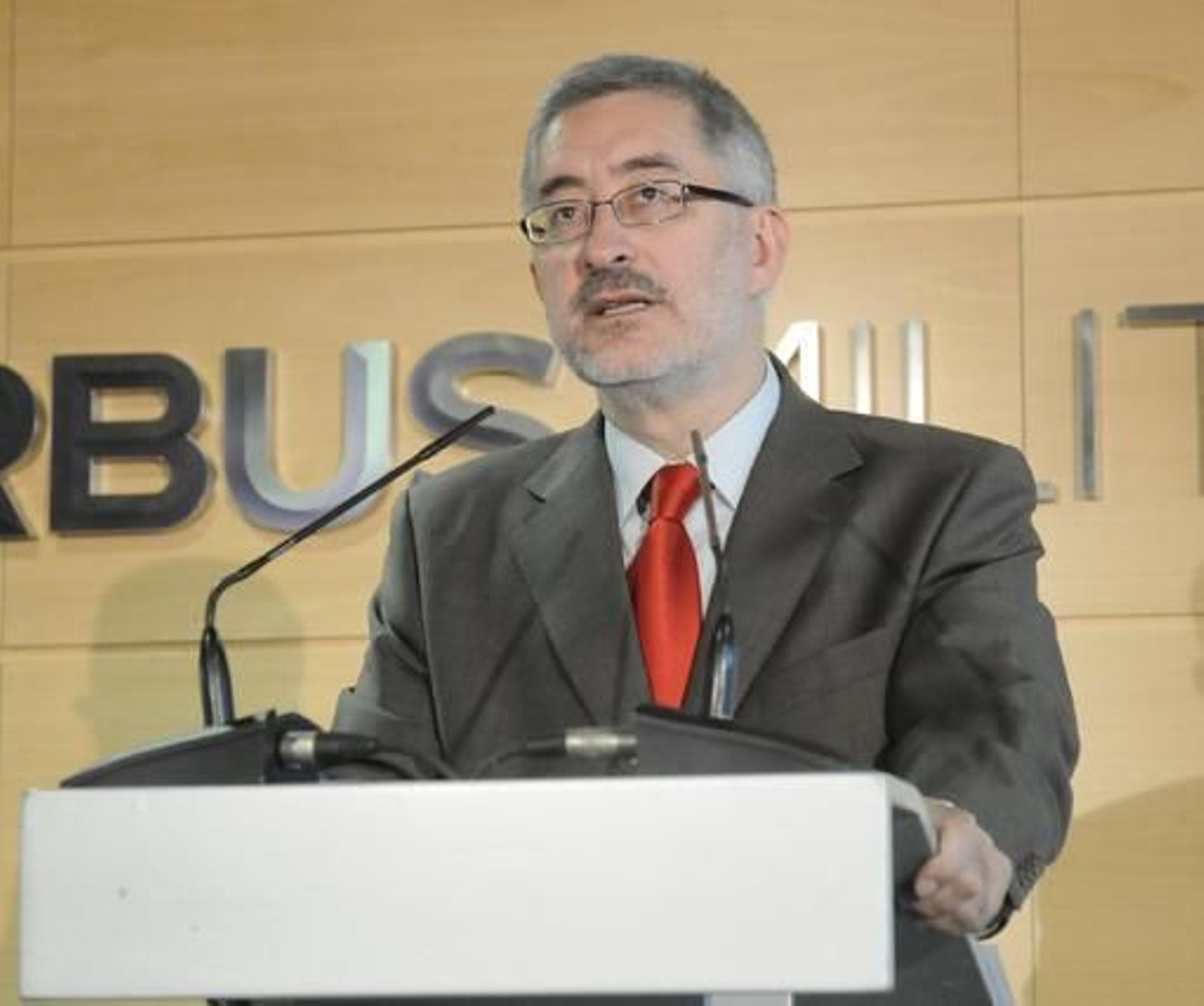 El consejero de Economía, Antonio Ávila en la inauguración de Airbus Military.

Foto: Juan Carlos Vázquez