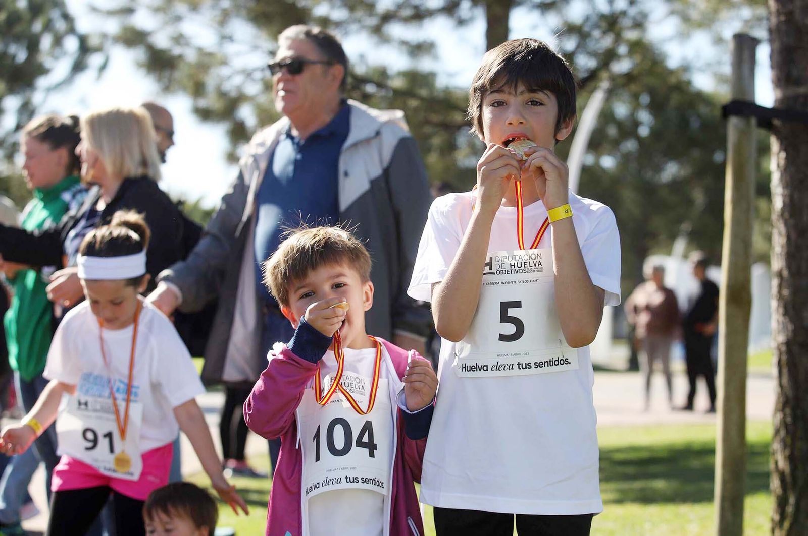 Imágenes de la carrera infantil previa a la "10K Puerta del Descubrimiento"