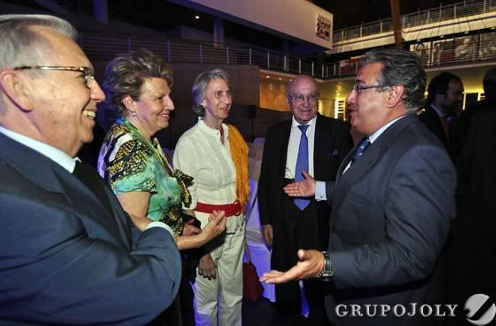 José Luis Ballester, Teresa García-Izquierdo, Guadalupe Ternero, Manuel Clavero Arévalo y Juan Ignacio Zoido.

Foto: Antonio Pizarro/Juan Carlos Vázquez/Victoria Hidalgo/ Manuel Gómez