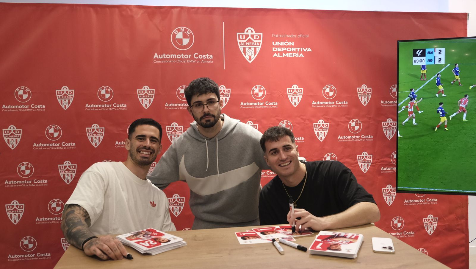 La firma de autógrafos de Jon Morcillo y Miguel de la Fuente en Automotor Costa BMW