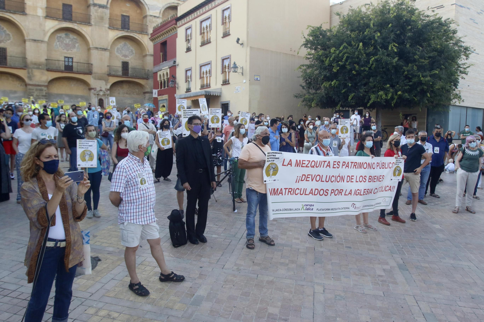 La protesta contra las inmatriculaciones de la Iglesia en Córdoba, en fotografías
