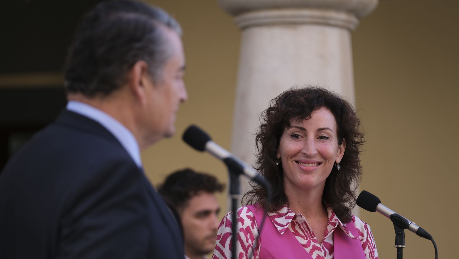 Imágenes de la visita del Consejero de Presidencia, Antonio Sanz, a la Alcaldía de Almería