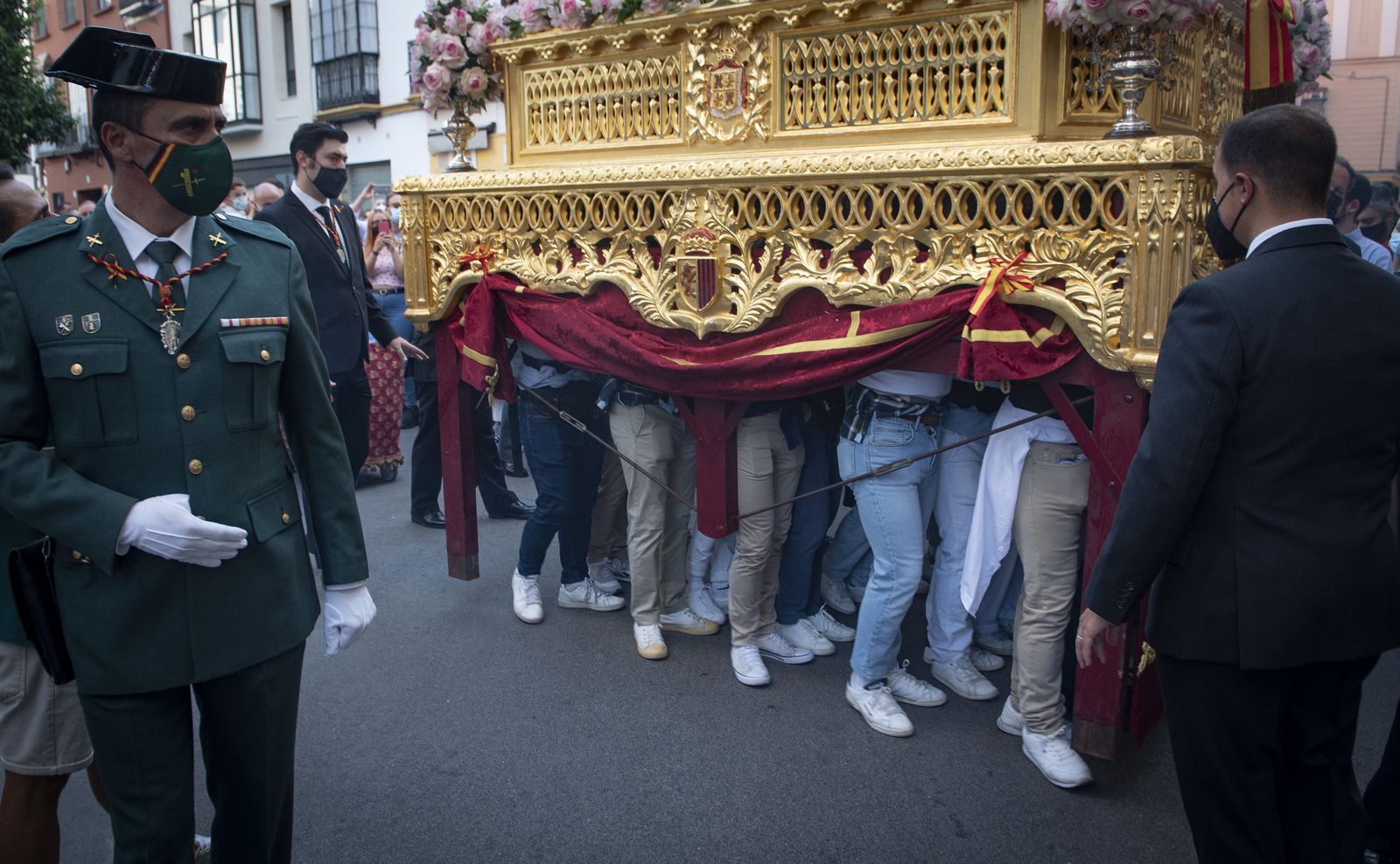 La procesión de la Virgen del Pilar, en imágenes
