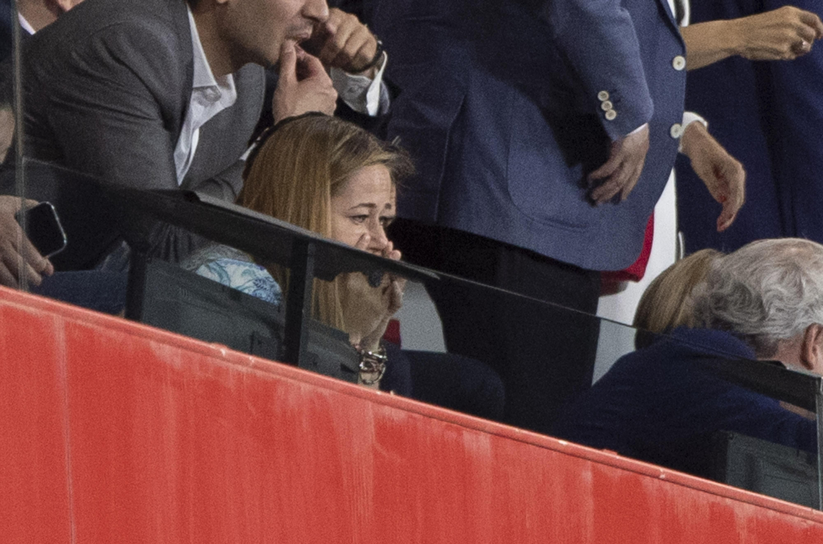 Patricia Rodríguez , alicaída en el palco del Nuevo Los Cármenes