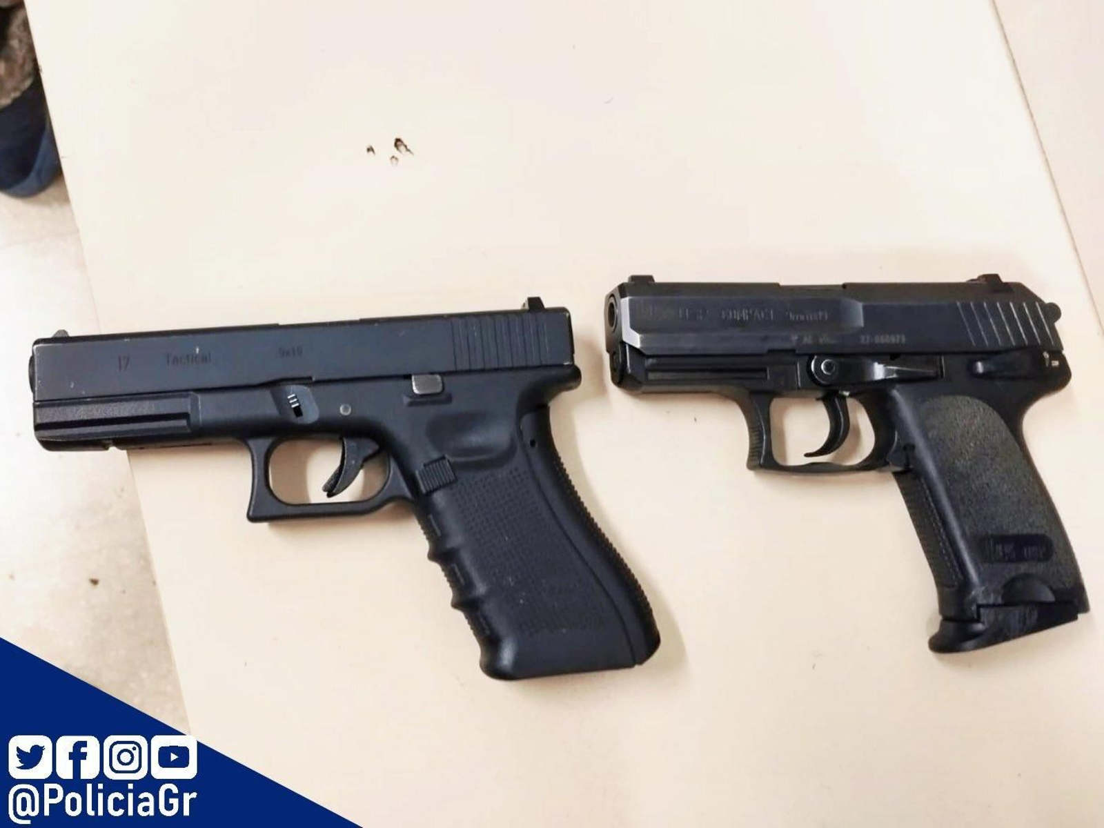 Imagen de la pistola intervenida comparada con una reglamentaria de la Policía Local