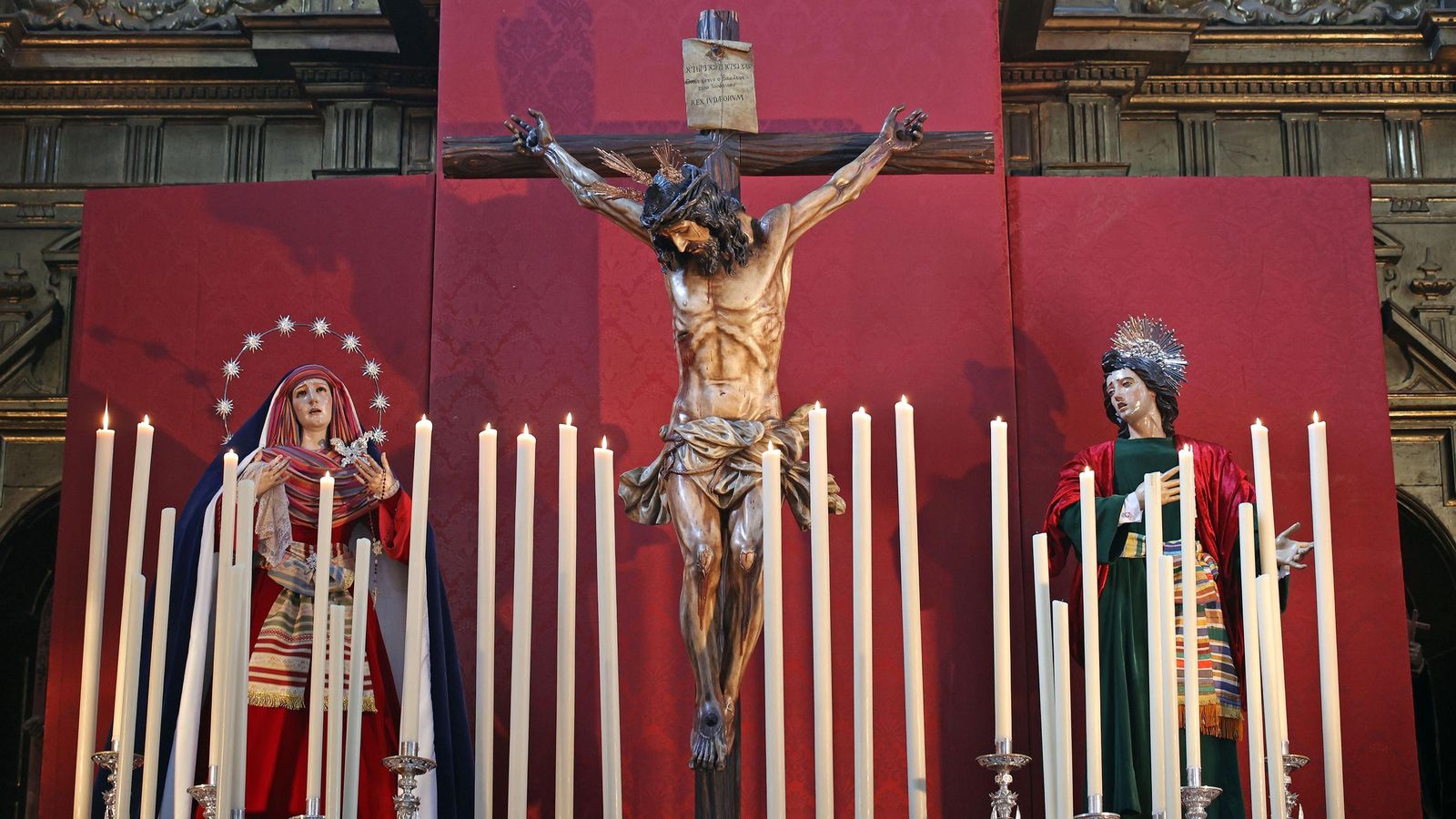 Las imágenes del Cristo del Amor, Nuestra Señora de los Remedios y San Juan Evangelista.