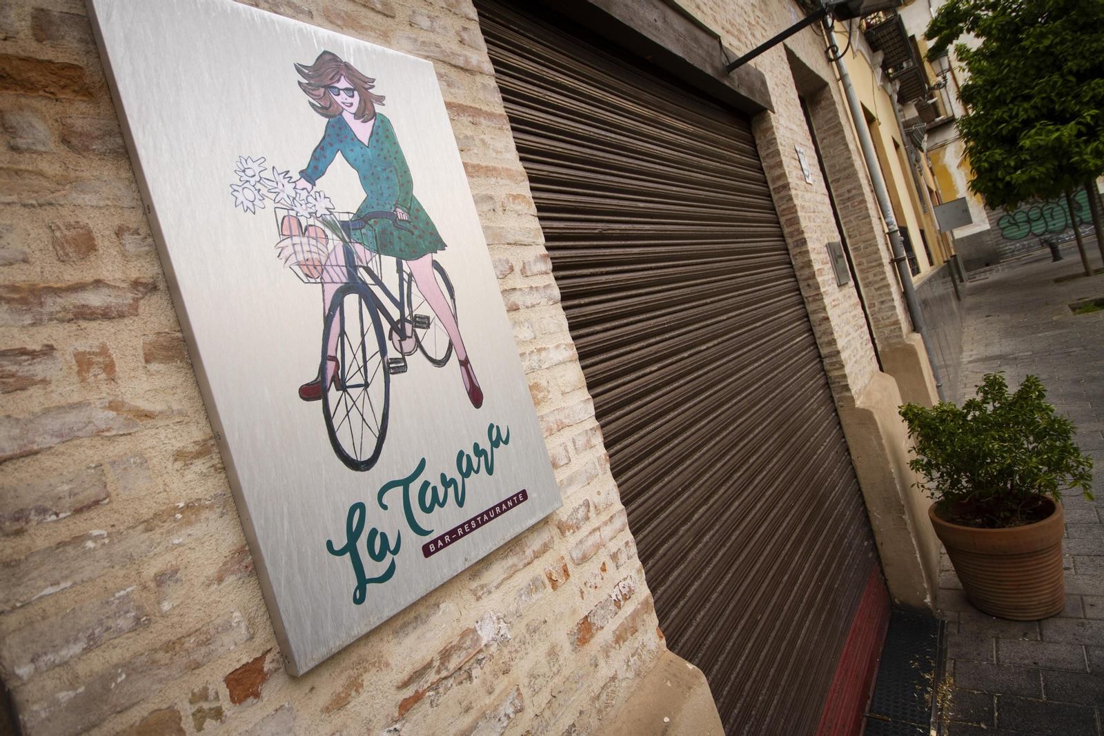 Cartel del Bar-Restaurante La Tarara de Granada, que emite bonos para comprar hoy y consumir tras la crisis