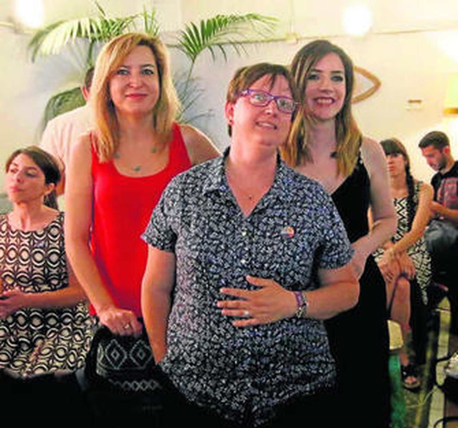 Ana Terrón (derecha) junto a Leticia García y Carmen Lizárraga.