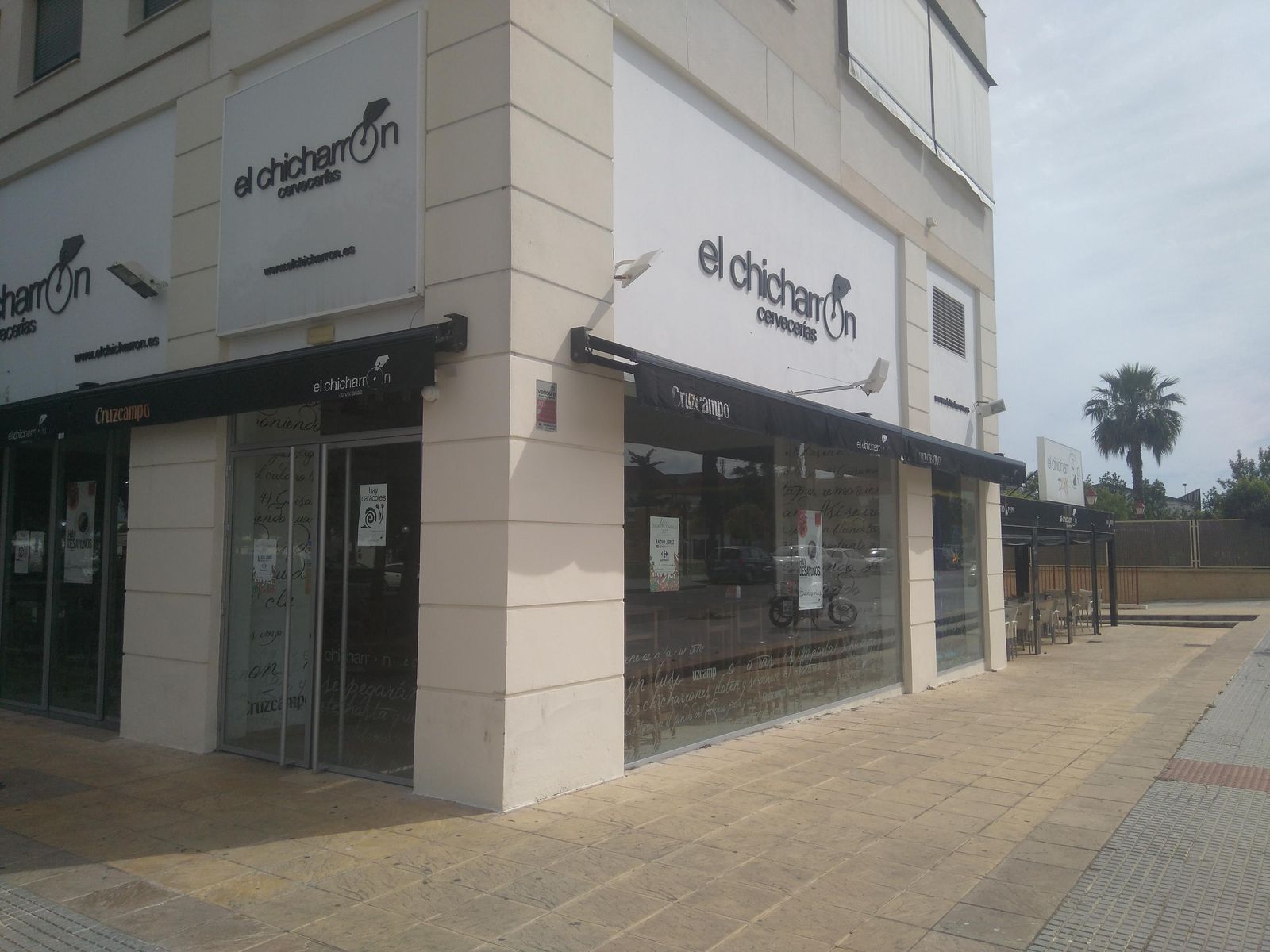 El bar 'El Chicharrón', en Jerez, ayer.