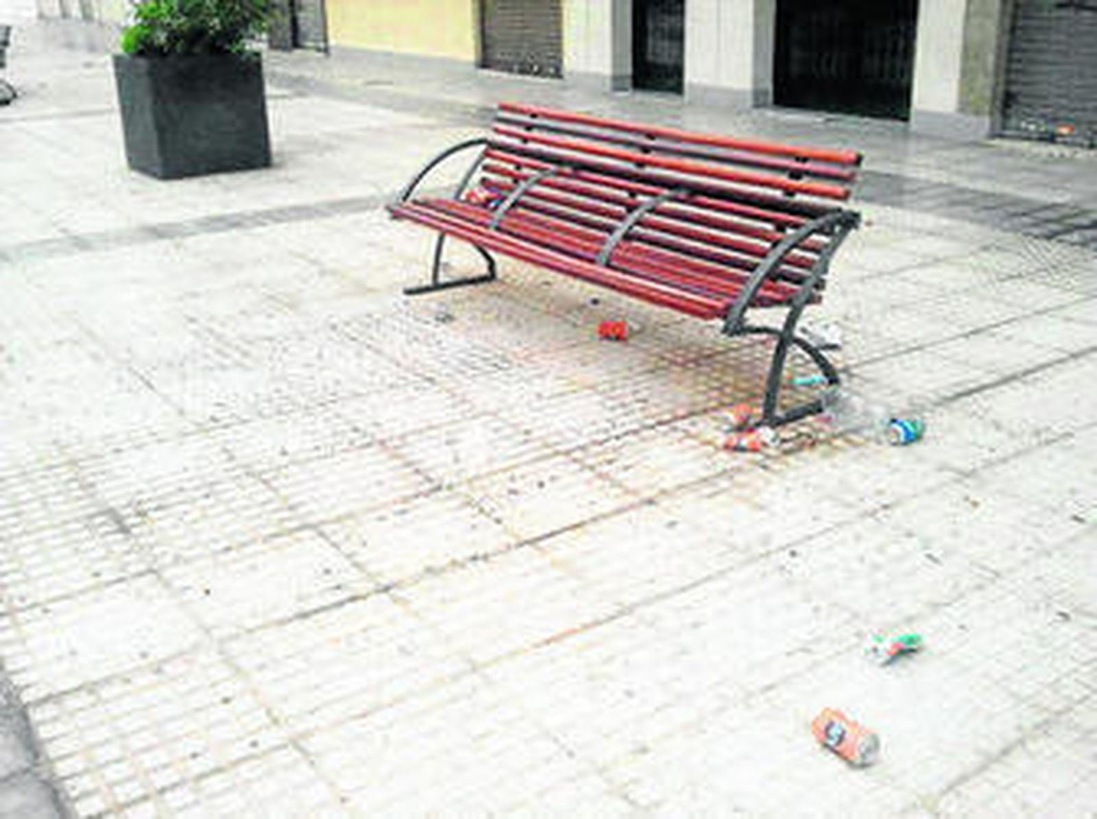 Cableado en una de las fachadas de La Luz.