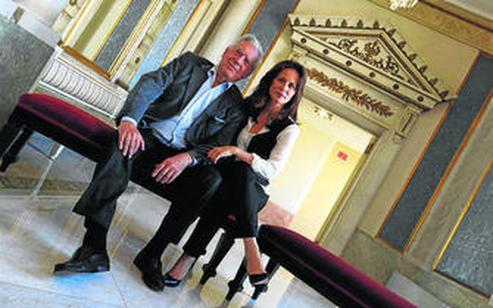 Vargas Llosa y Aitana Sánchez Gijón, ayer, en la presentación de la obra.