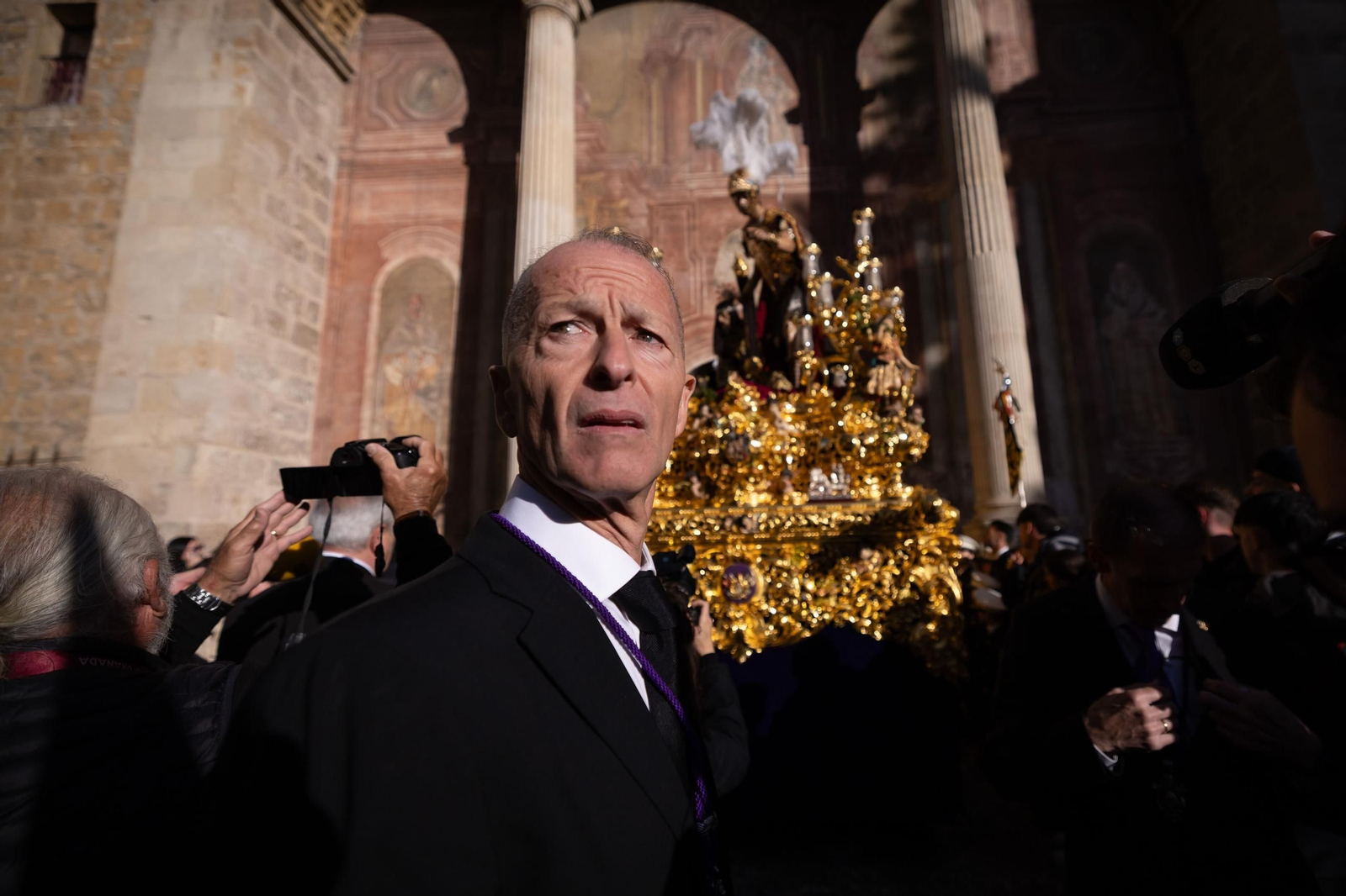 Así vivió granada la salida de la Hermandad del Rosario 2025