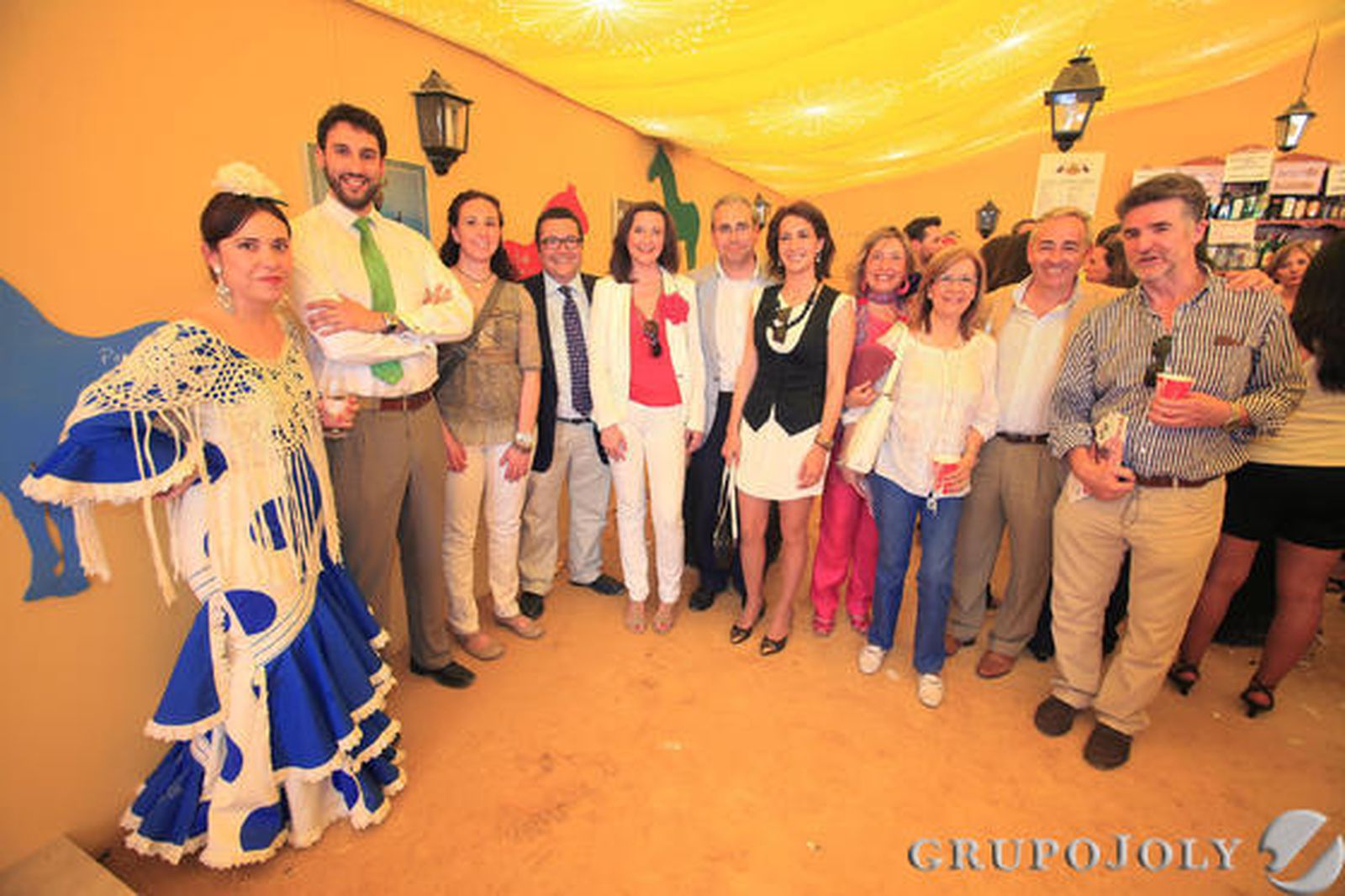 Miguel Rueda, de Insur Travel; Andrés Baurre, responsable comercial del hotel La Cueva Park; la comercial de este medio, Marta de Celis y AlfonsoRodríguez, de Alfonso Catering, junto a varios empleados de su equipo.

Foto: Vanesa Lobo