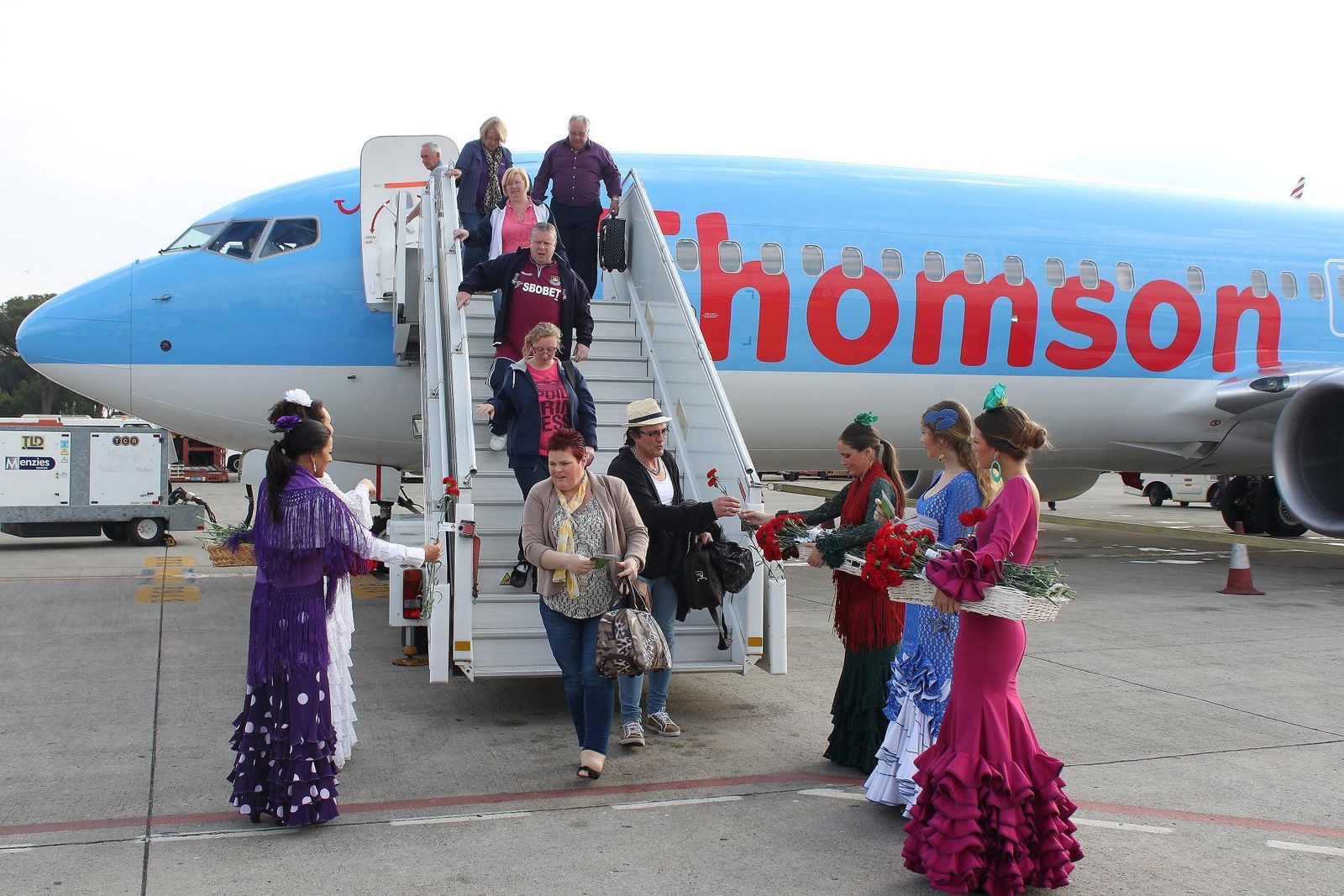 Recibimiento a un vuelo con turistas alemanes en Jerez.