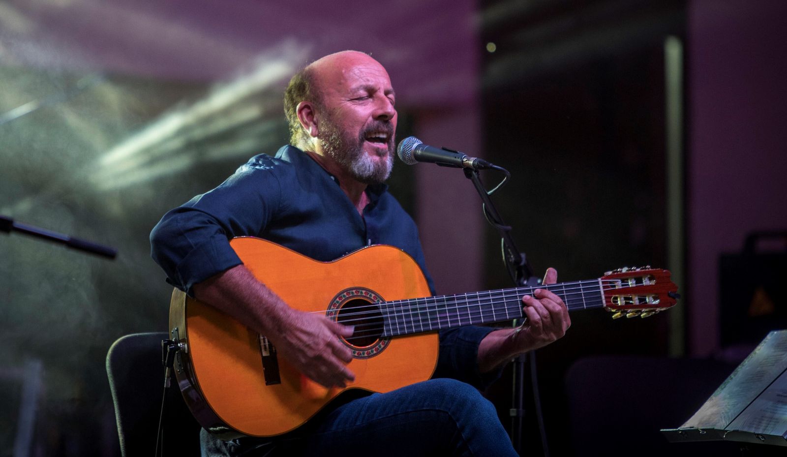 Javier Ruibal, durante una actuación.