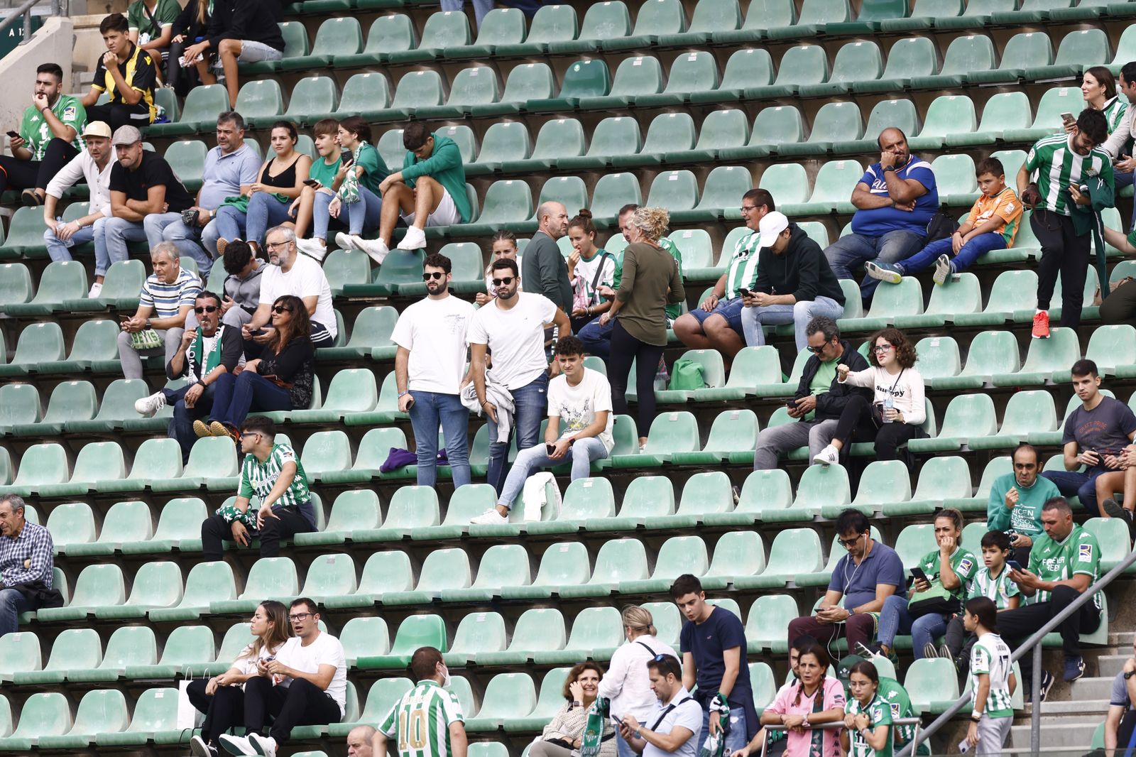 Búscate en las fotos del Betis-Atlético de Madrid
