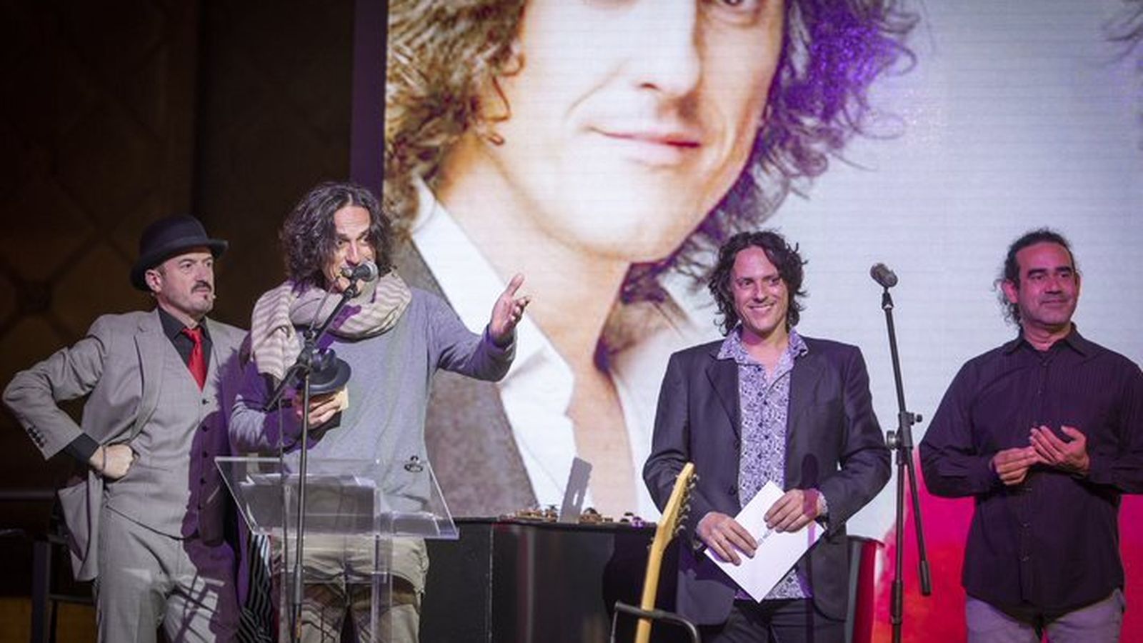 Entrega del Premio Escenario a la mejor música.